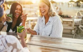 happy-girls-having-fun-drinking-cocktails-at-bar-o-2023-11-27-05-21-53-utc kopiëren